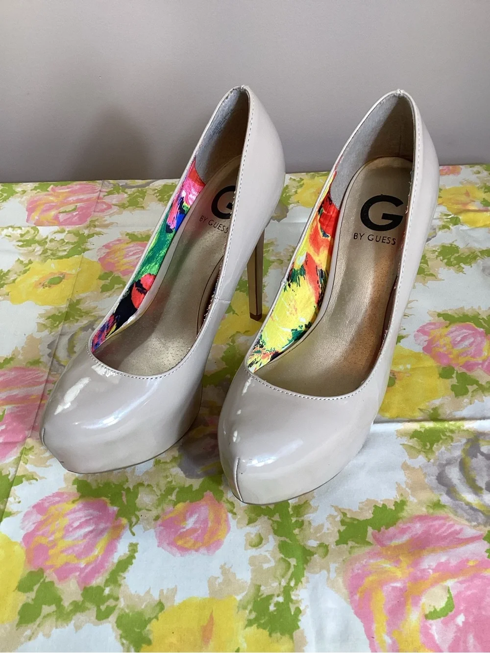 G by Guess Nude Patent Platform Pumps Heels Size 8.5 | Floral Lining | NWOT